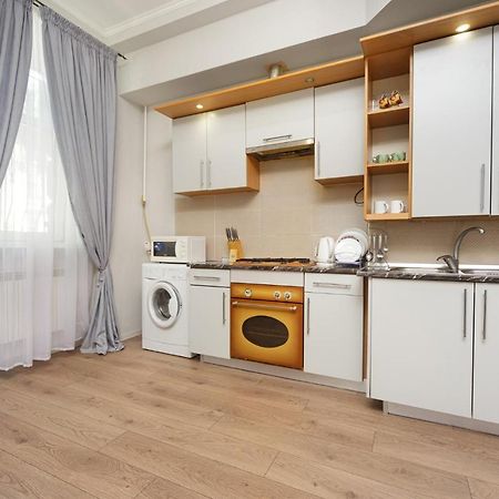 Apartment Zhukovskogo 17 Odessa Exterior foto